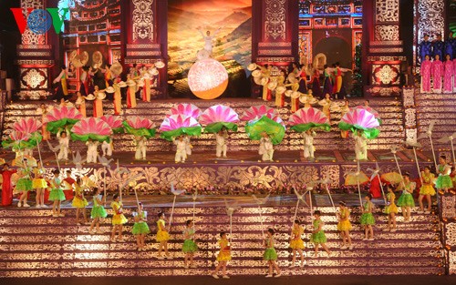 Multi-ethnic culture highlighted at 2014 Hue Festival - ảnh 4